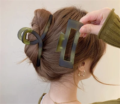 Plastic Women Hair Clips